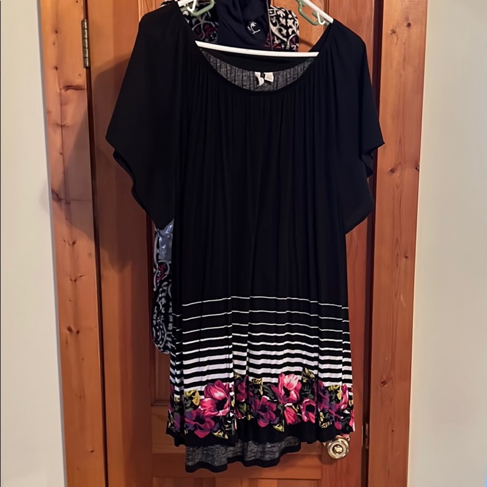 Women’s size 26/28 W top